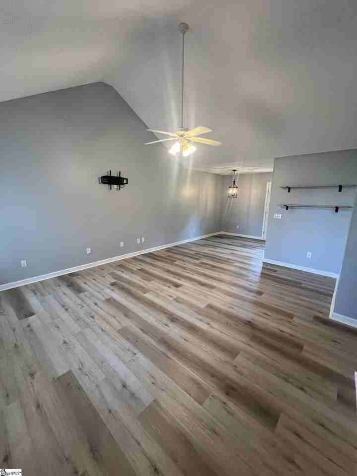 121 Mountain View Ave - Photo 2 of 15