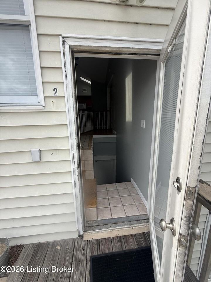 112 E Woodlawn Ave #2