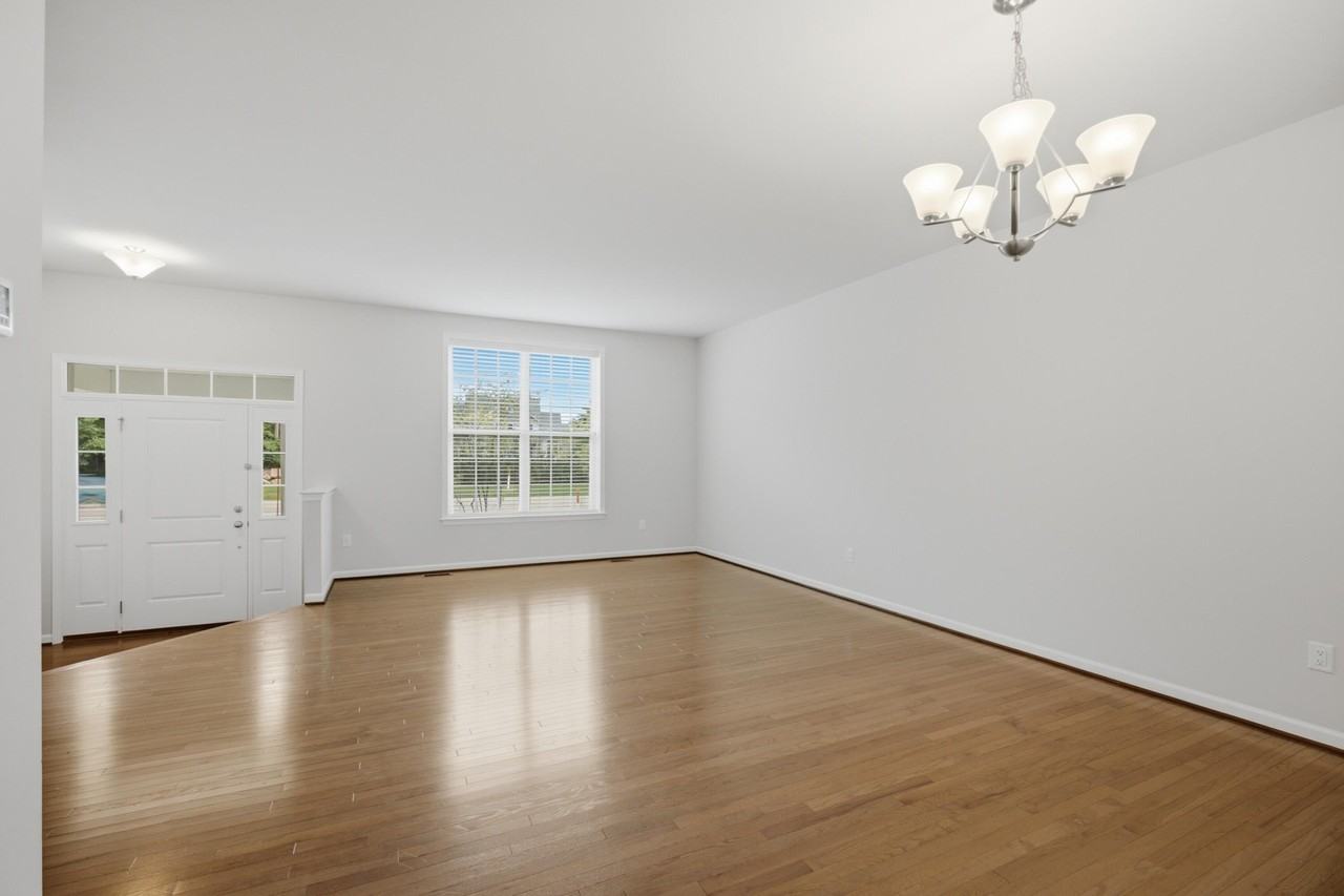 2780 Ashcombe Dr - Photo 3 of 34