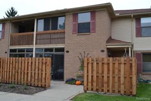 19259 Surrey Ln - Photo 1 of 1