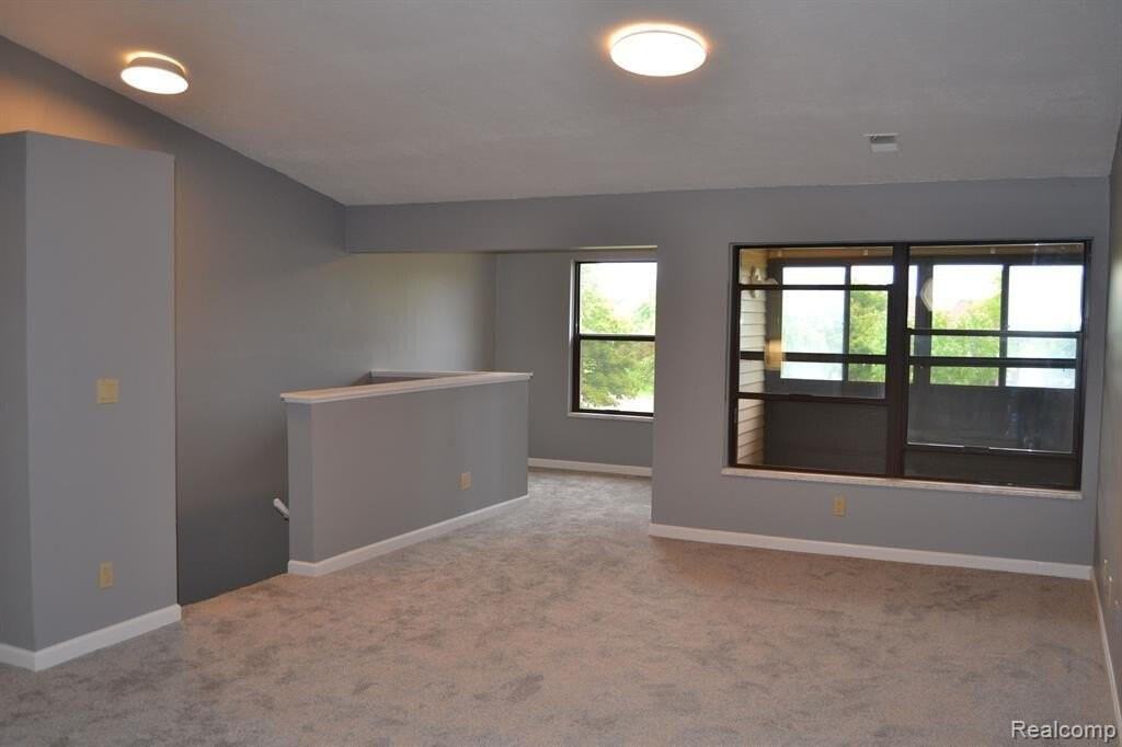 19259 Surrey Ln - Photo 2 of 10