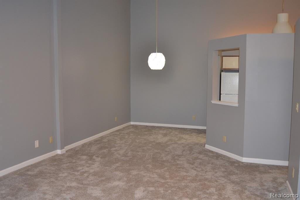 19259 Surrey Ln - Photo 3 of 10