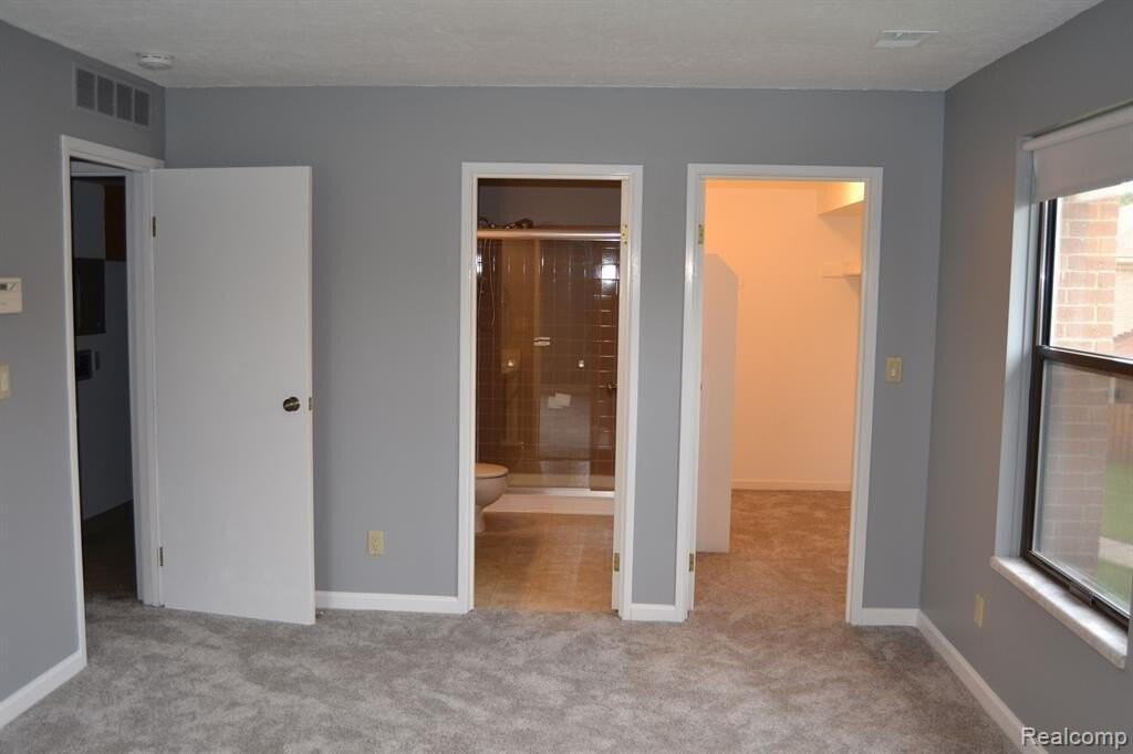 19259 Surrey Ln - Photo 7 of 10