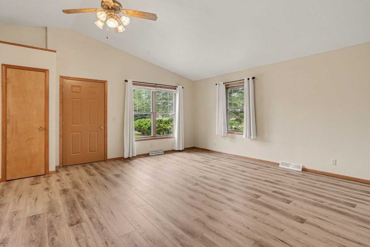 917 Ottawa Ave - Photo 3 of 26
