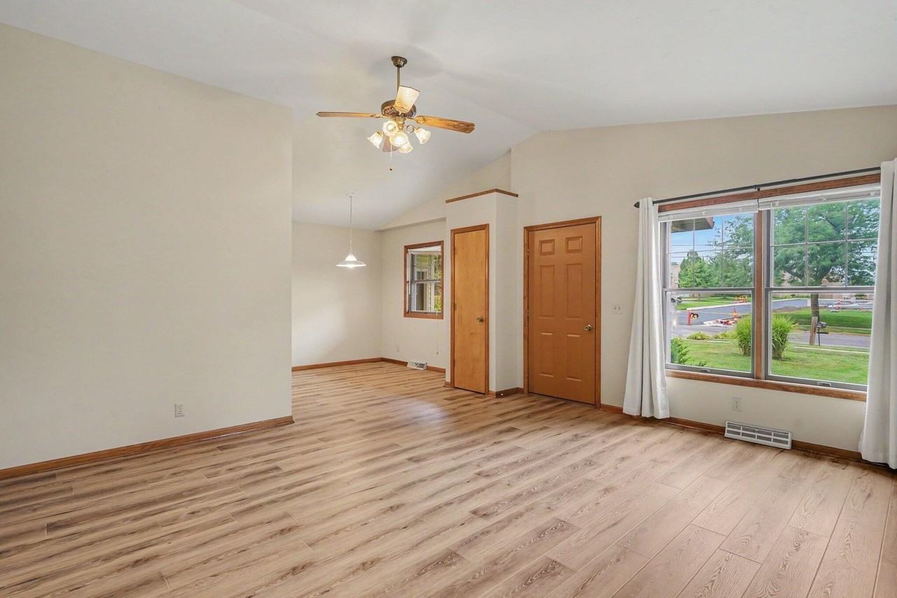 917 Ottawa Ave - Photo 5 of 26