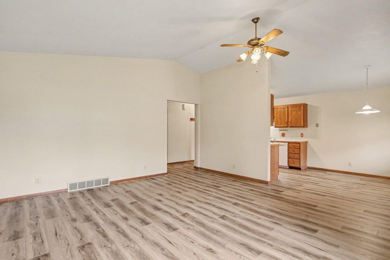 917 Ottawa Ave - Photo 6 of 26