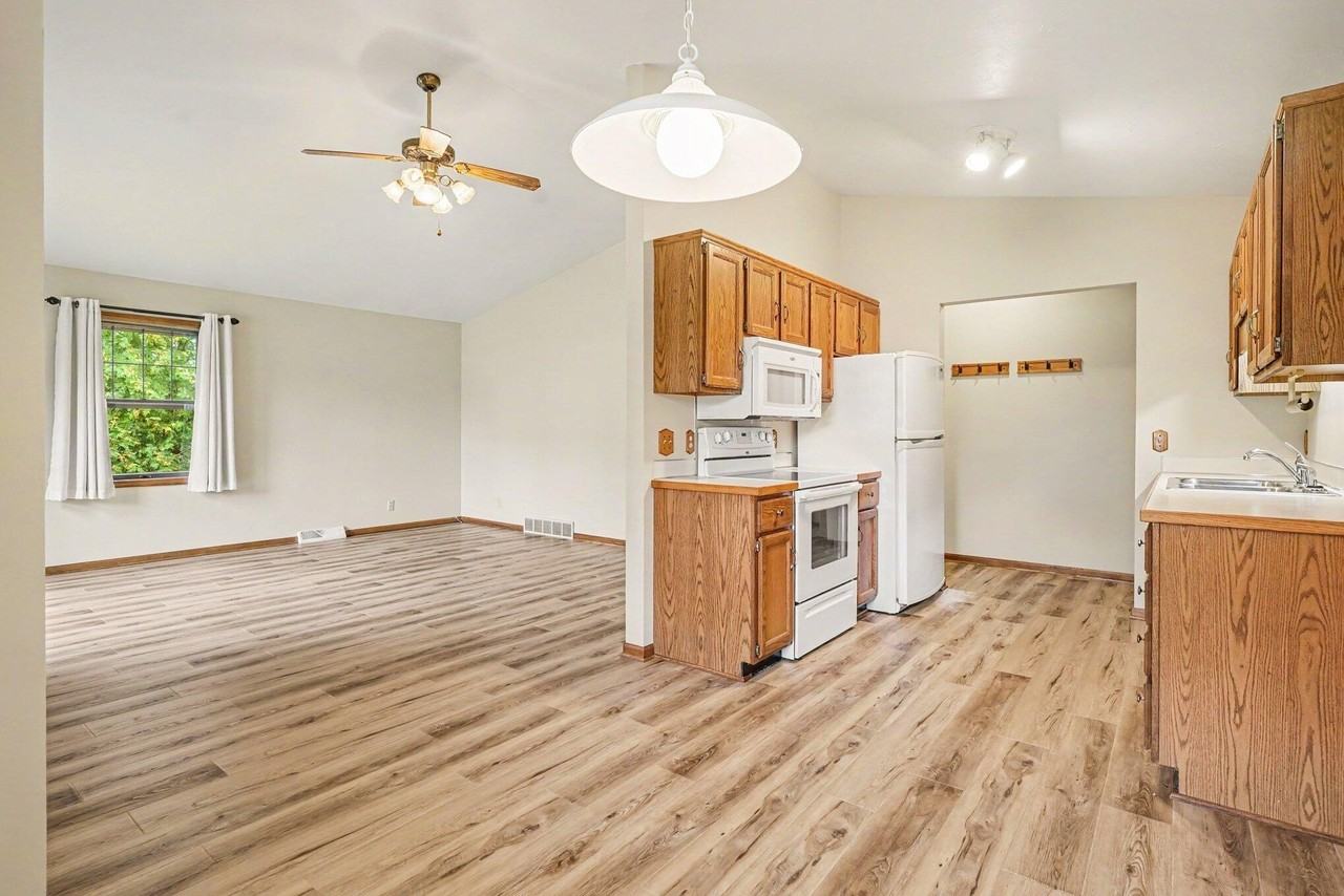 917 Ottawa Ave - Photo 7 of 26