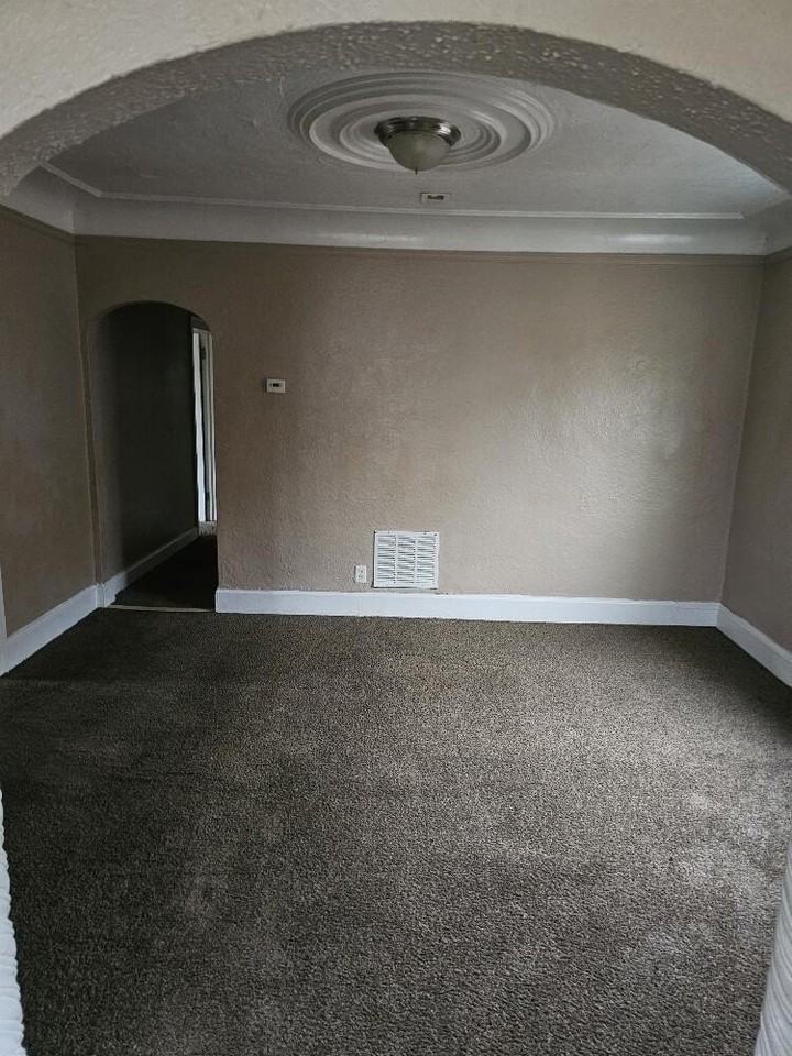 17378 Kentucky St - Photo 2 of 13