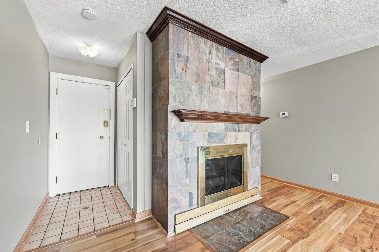 893 Cliffs Dr #107 - Photo 6 of 36