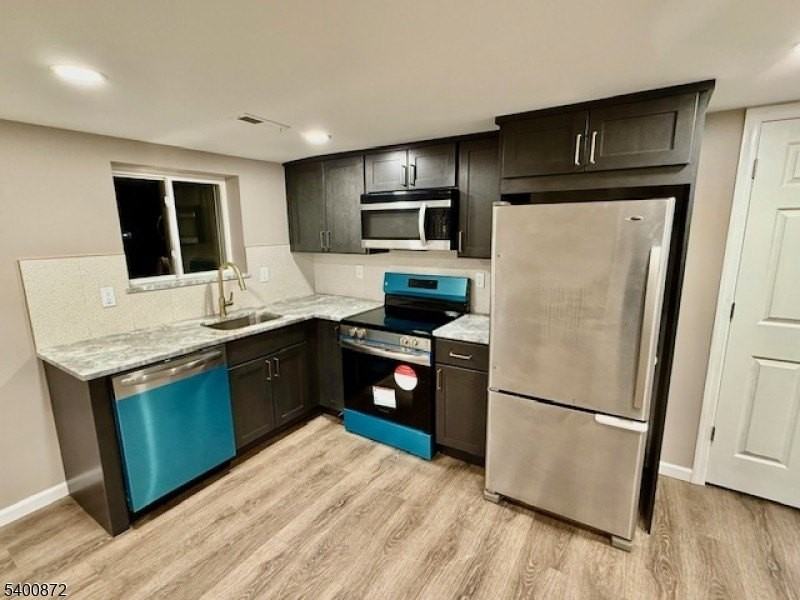 264 Girard Ave #A - Photo 3 of 9