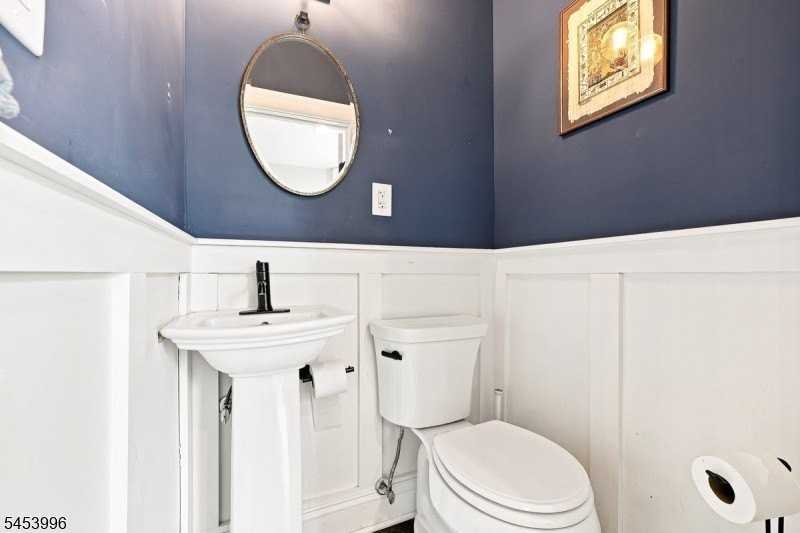 64 Montague Pl - Photo 4 of 18