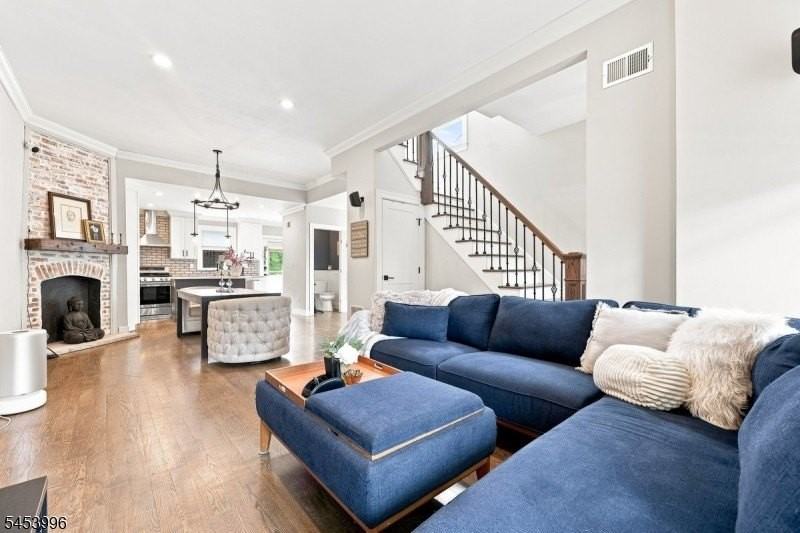 64 Montague Pl - Photo 5 of 18