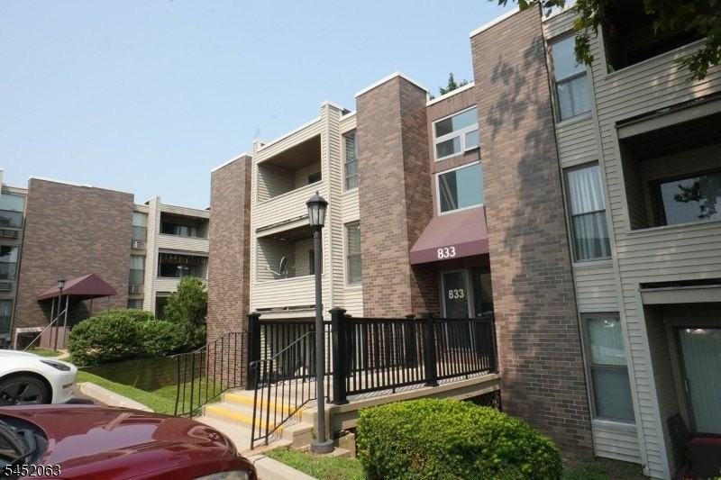 833 Main St Apt E - Photo 3 of 18