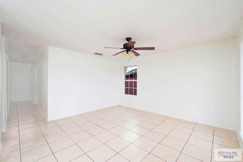 2111 El Arroyo St - Photo 3 of 12