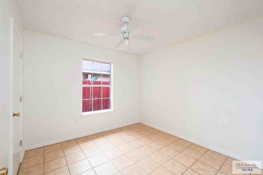 2111 El Arroyo St - Photo 7 of 12