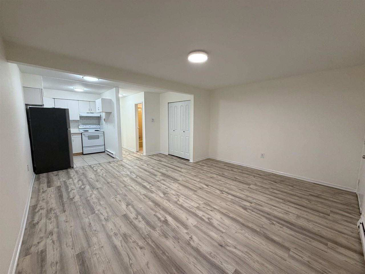 81 70th St #1 - Photo 4 of 16