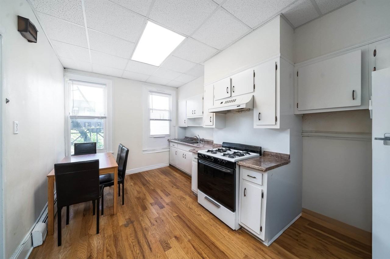 521 Jefferson St #3 - Photo 2 of 14