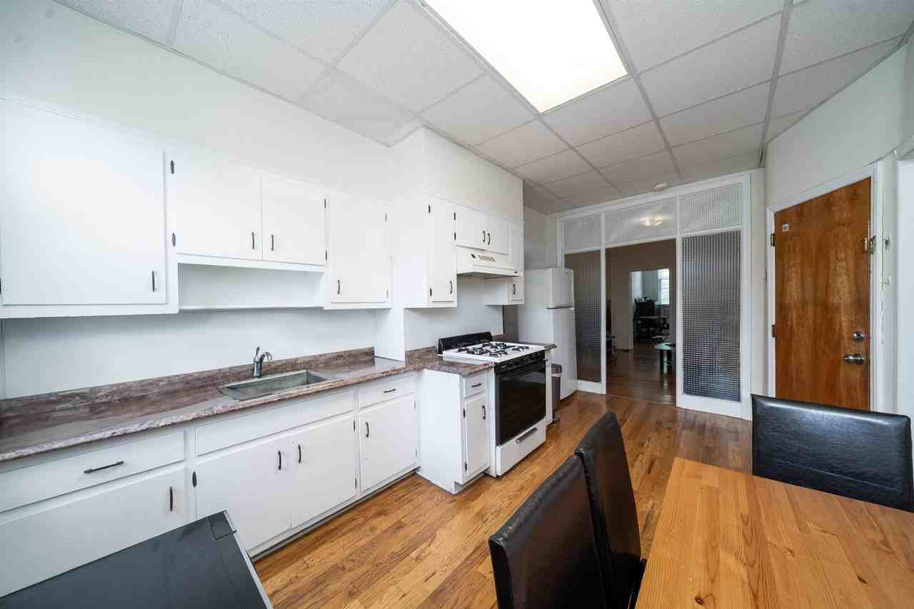 521 Jefferson St #3 - Photo 3 of 14