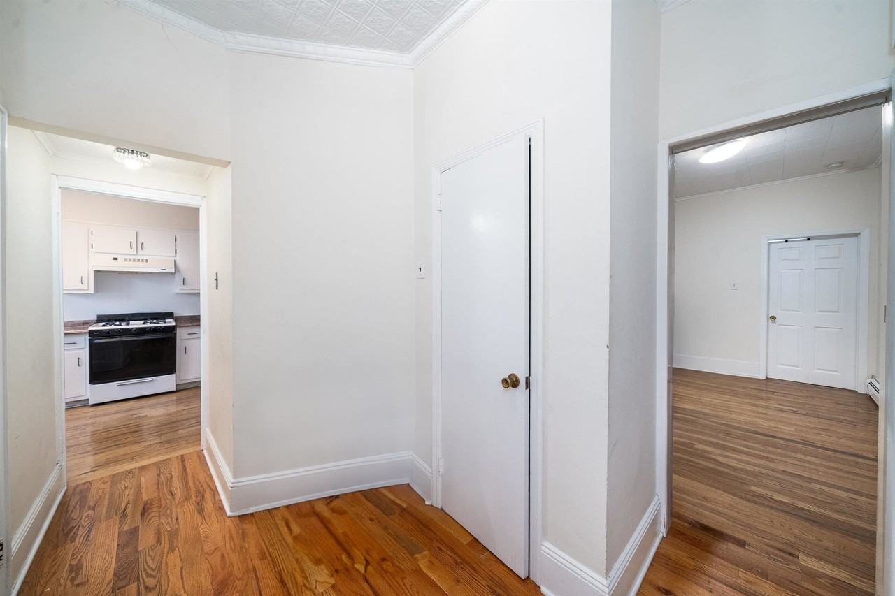 521 Jefferson St #3 - Photo 4 of 14