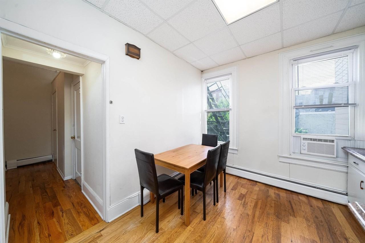 521 Jefferson St #3 - Photo 6 of 14