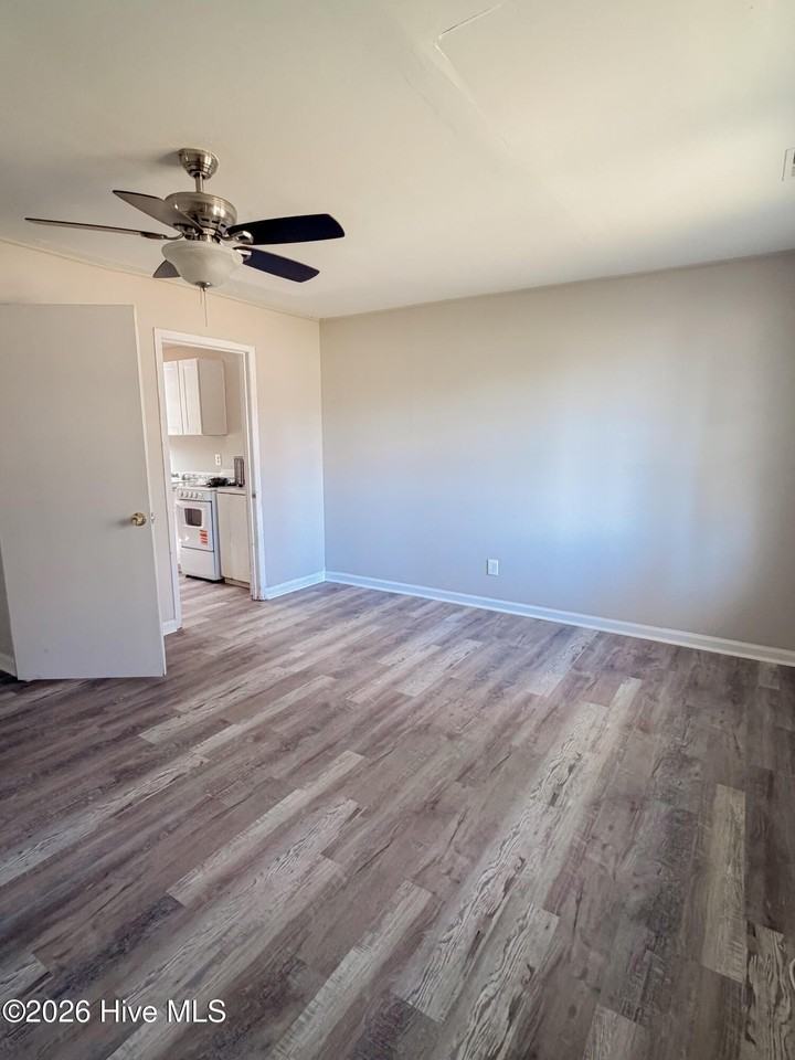 538 Williams St - Photo 6 of 12