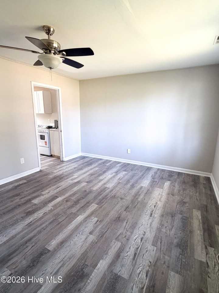 538 Williams St - Photo 7 of 12