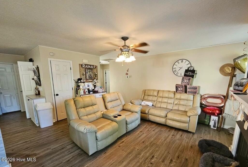 111 Casey Ct - Photo 7 of 25