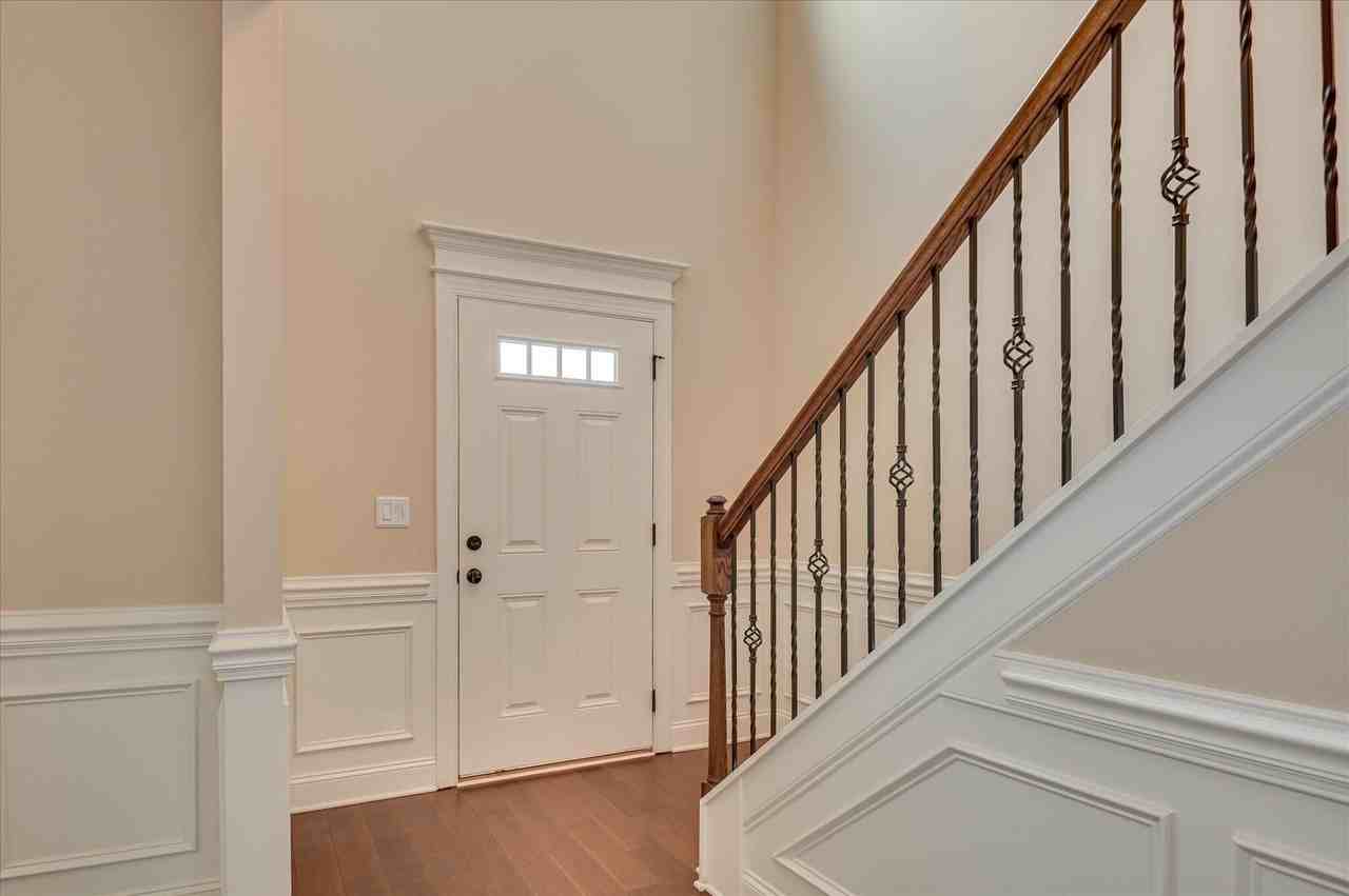 207 Edenbridge Way - Photo 4 of 44