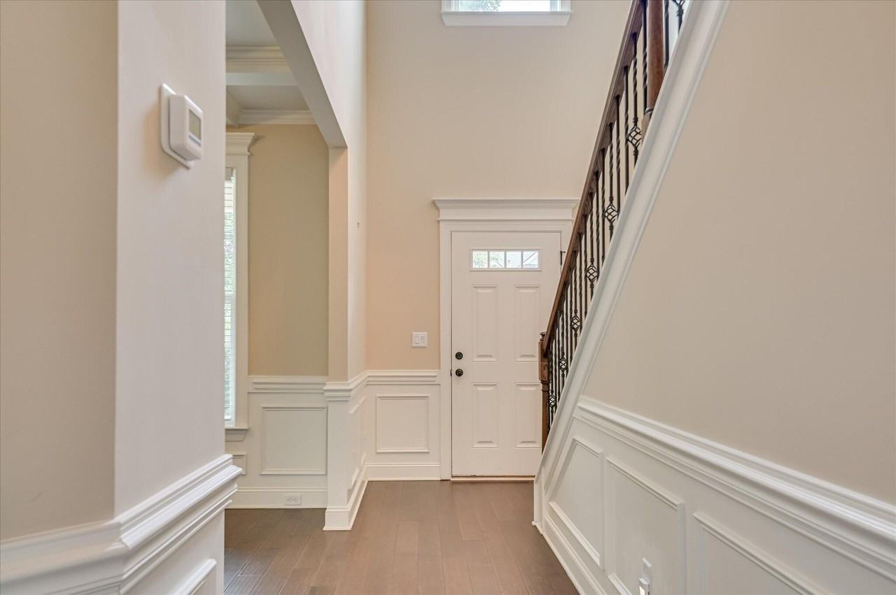 207 Edenbridge Way - Photo 5 of 44