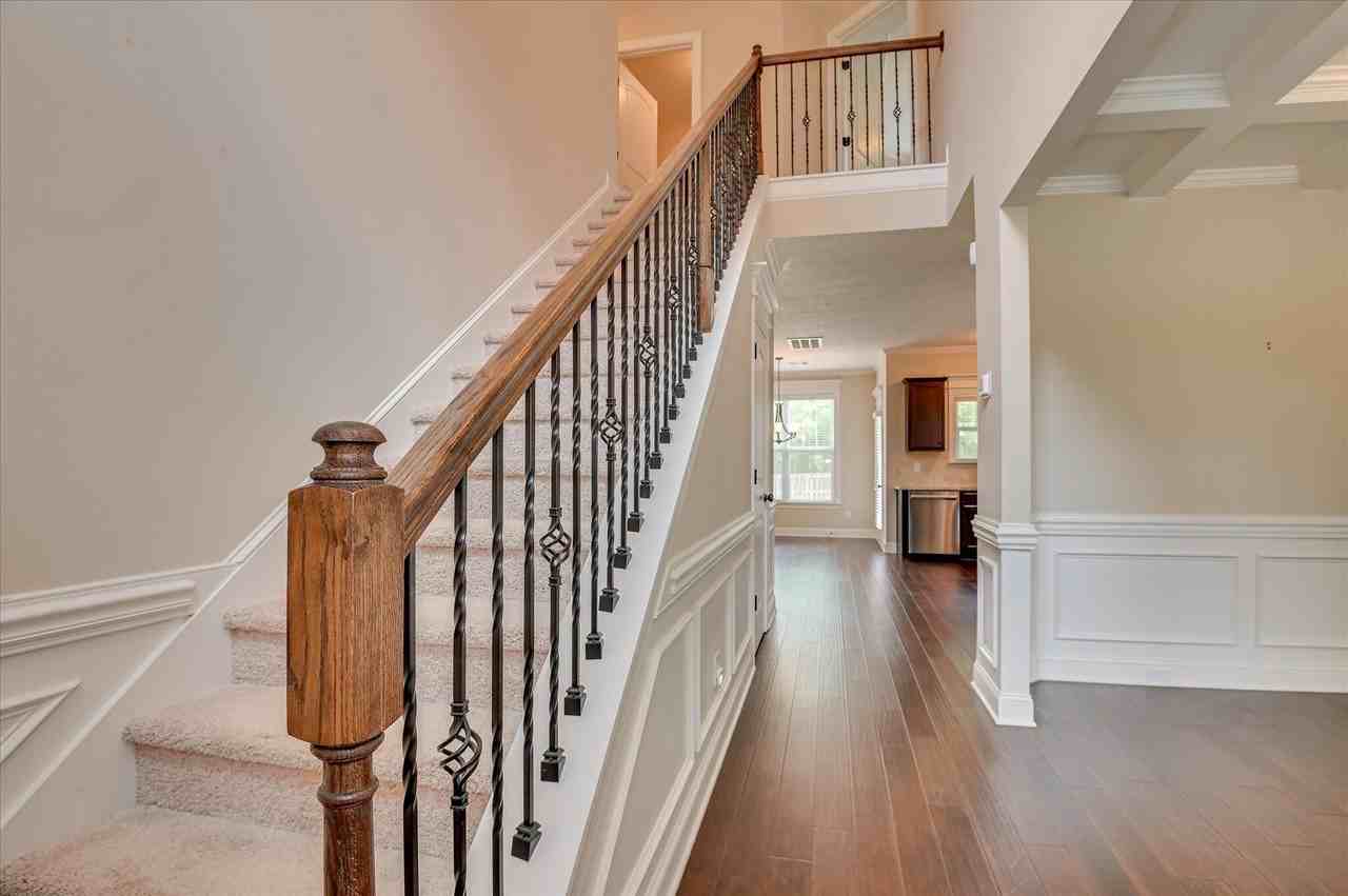 207 Edenbridge Way - Photo 6 of 44
