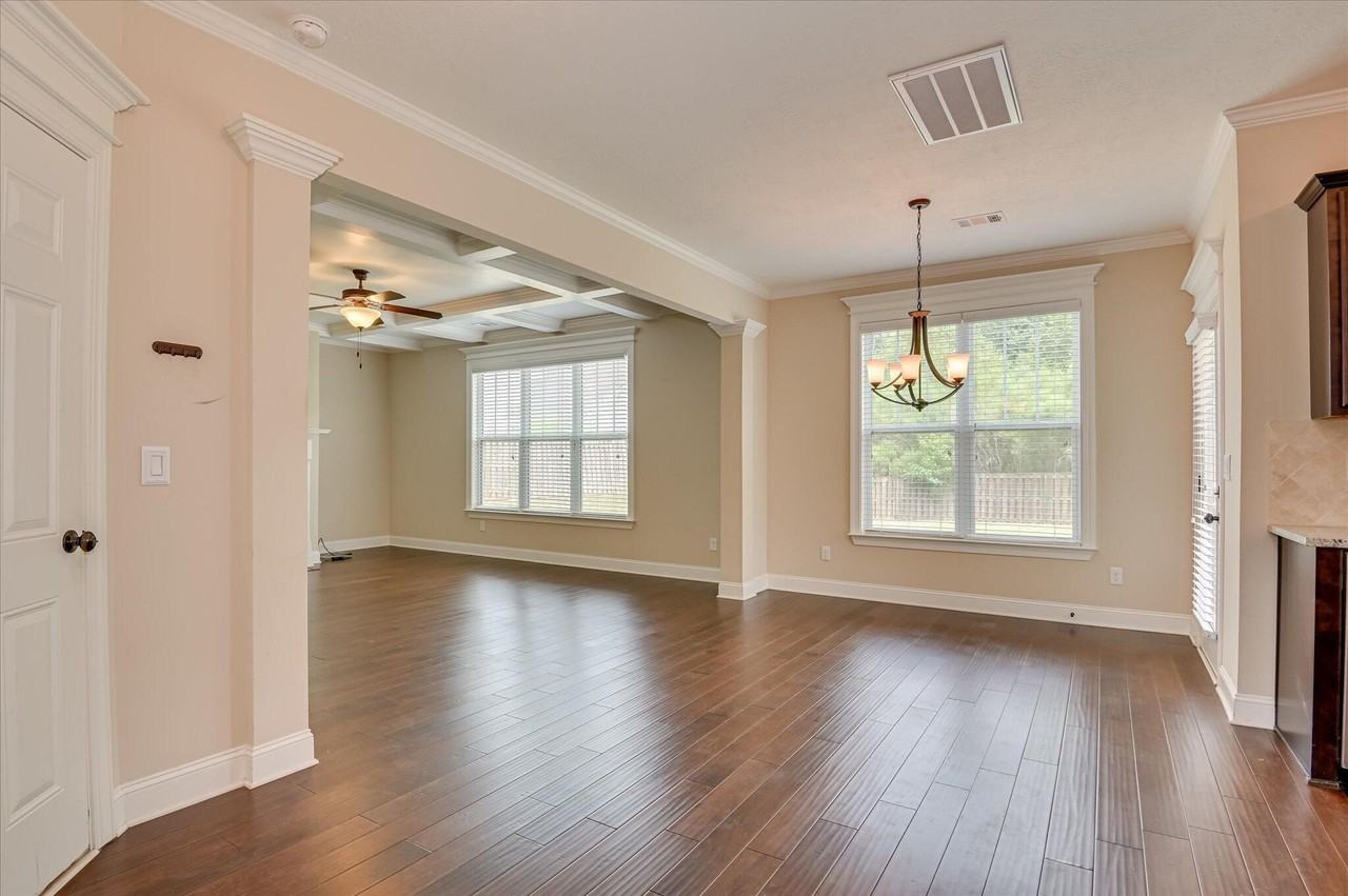 207 Edenbridge Way - Photo 7 of 44