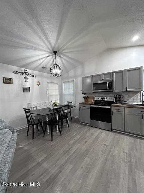 101 Cottonwood Ct - Photo 5 of 25