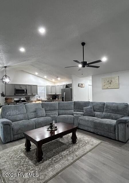 101 Cottonwood Ct - Photo 6 of 25