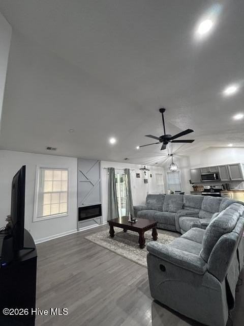 101 Cottonwood Ct - Photo 7 of 25