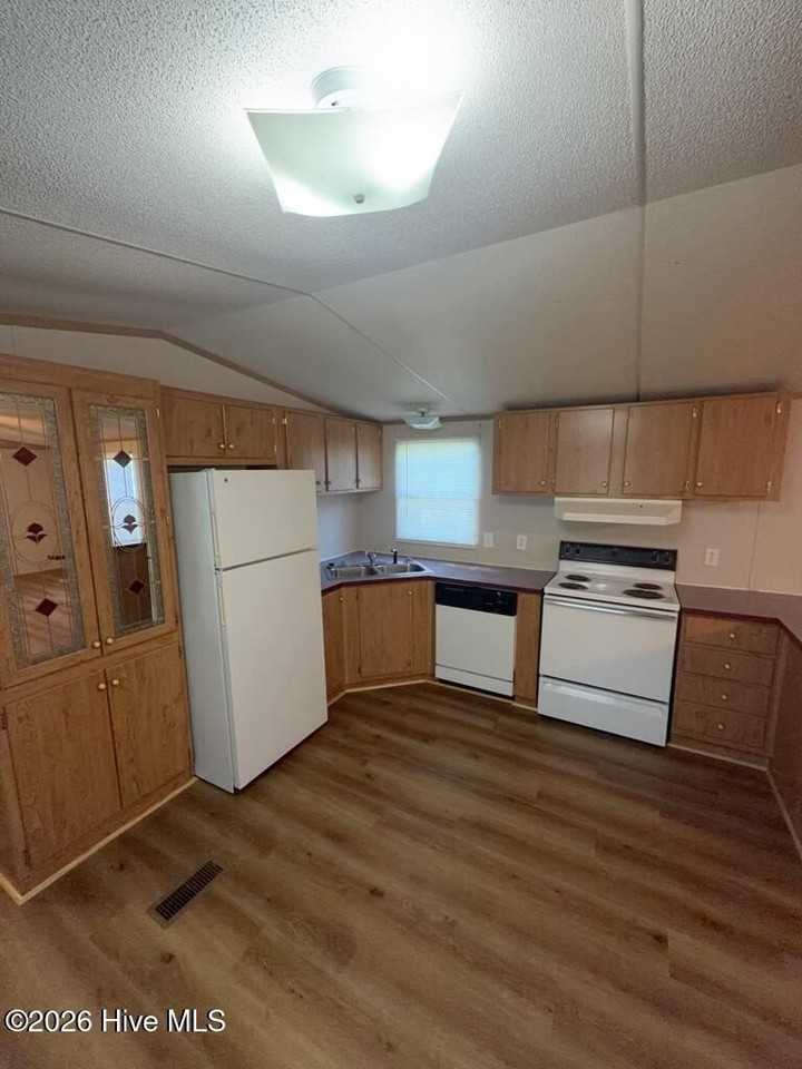 115 Crosslake Ln - Photo 3 of 9
