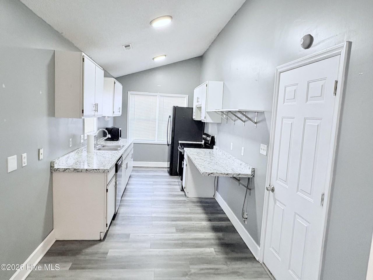 418 Eucalyptus Ln - Photo 7 of 24