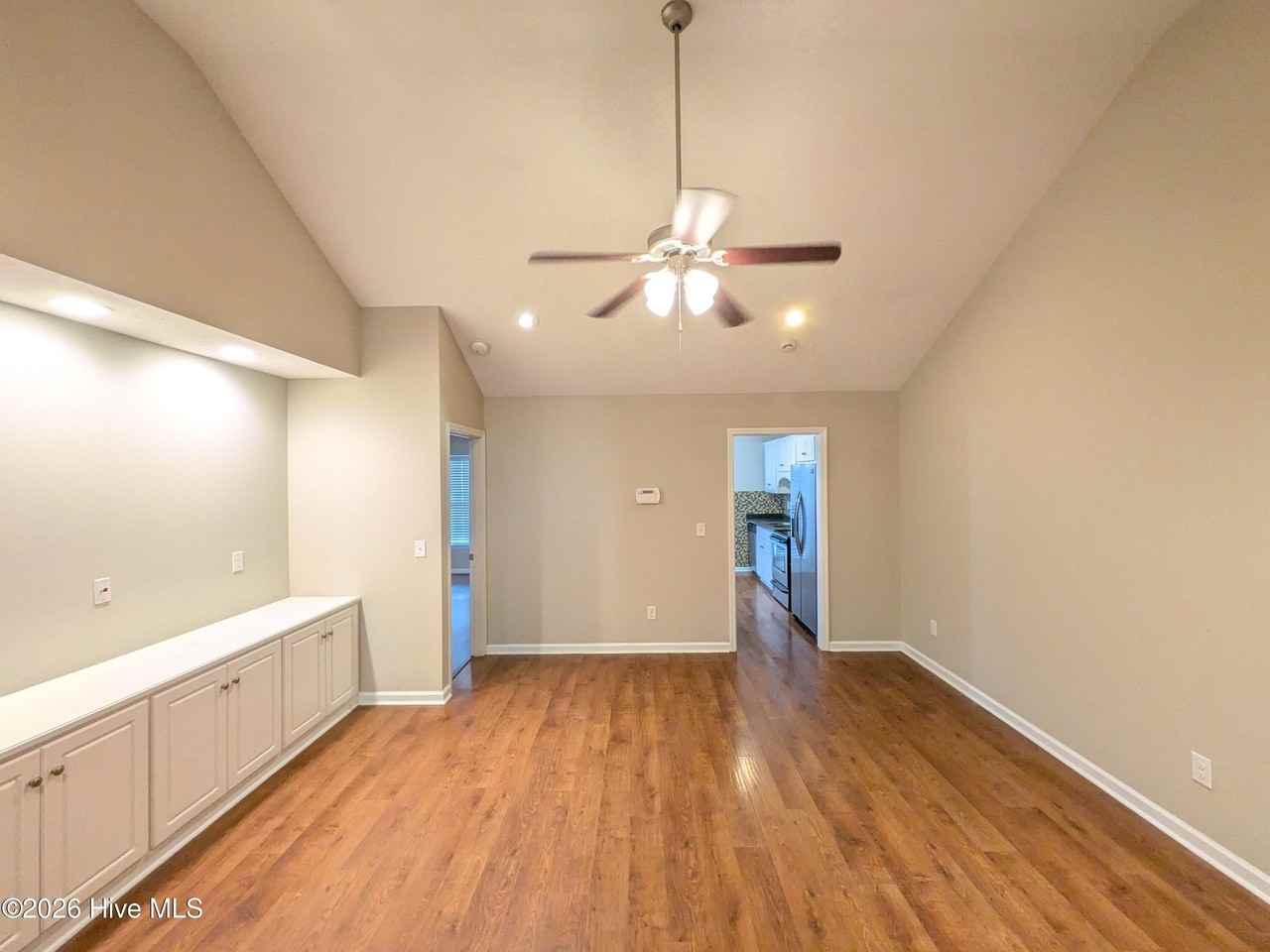 264 Lynbrook Way - Photo 2 of 15