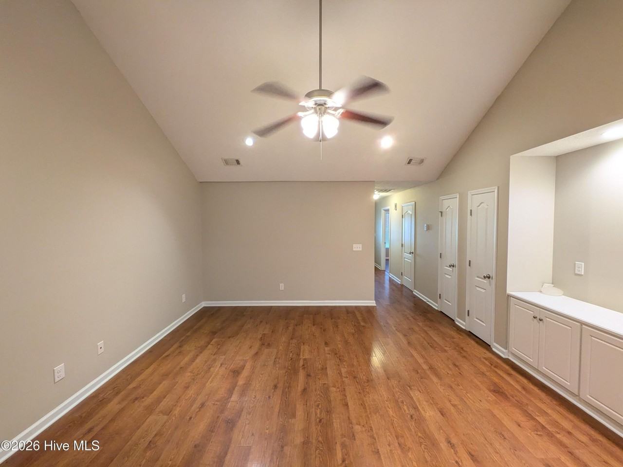 264 Lynbrook Way - Photo 3 of 15