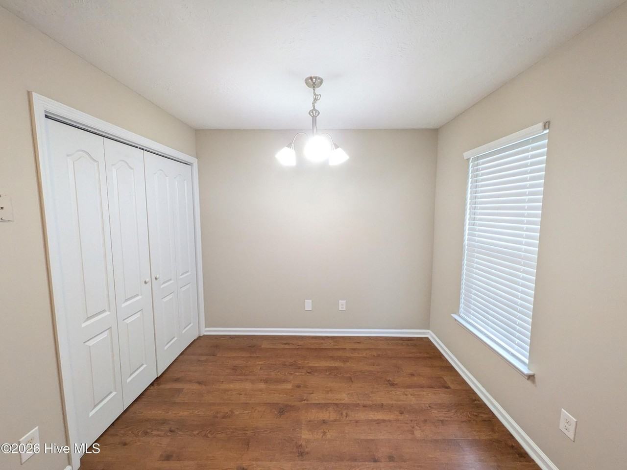 264 Lynbrook Way - Photo 4 of 15