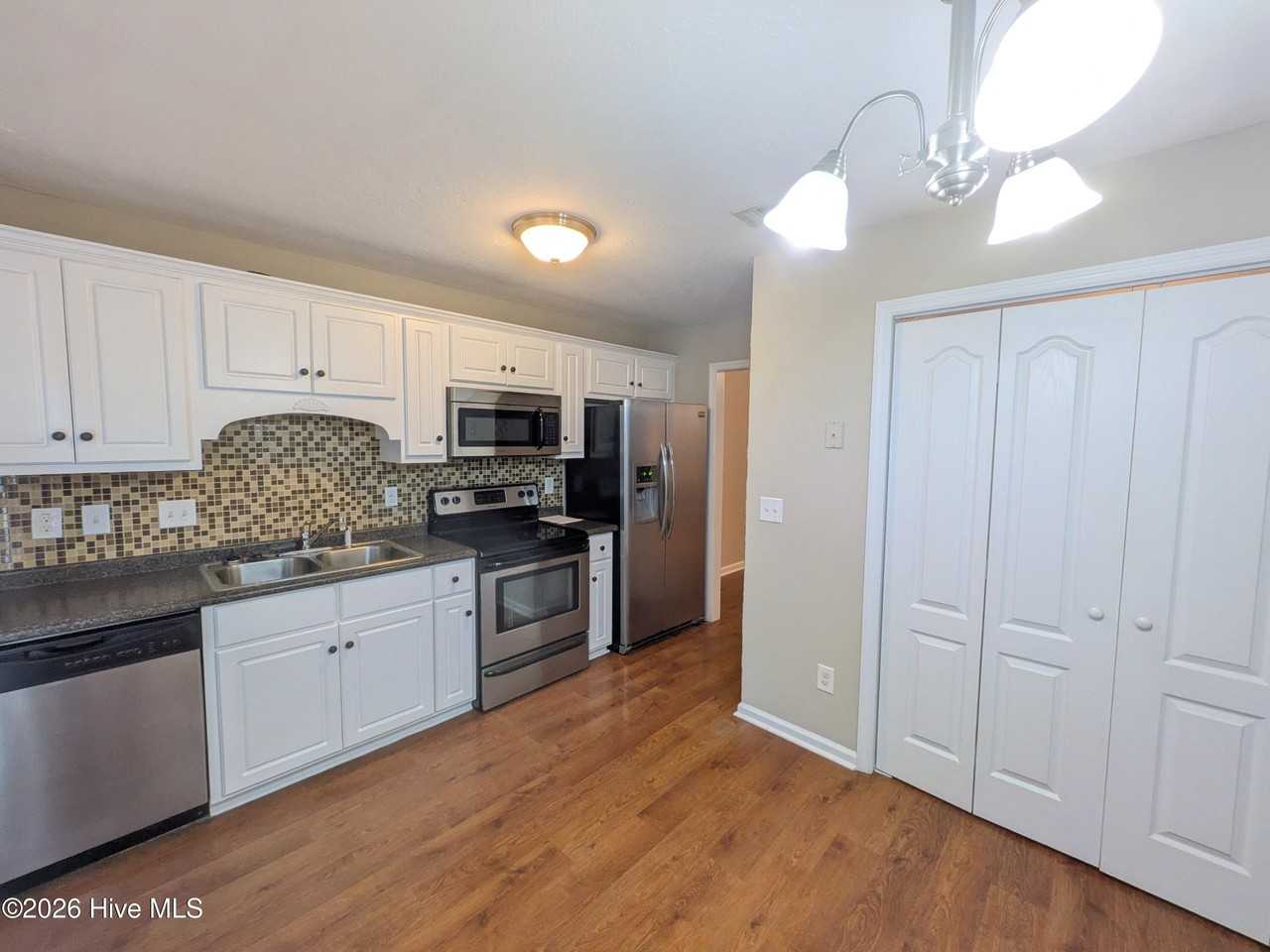 264 Lynbrook Way - Photo 5 of 15