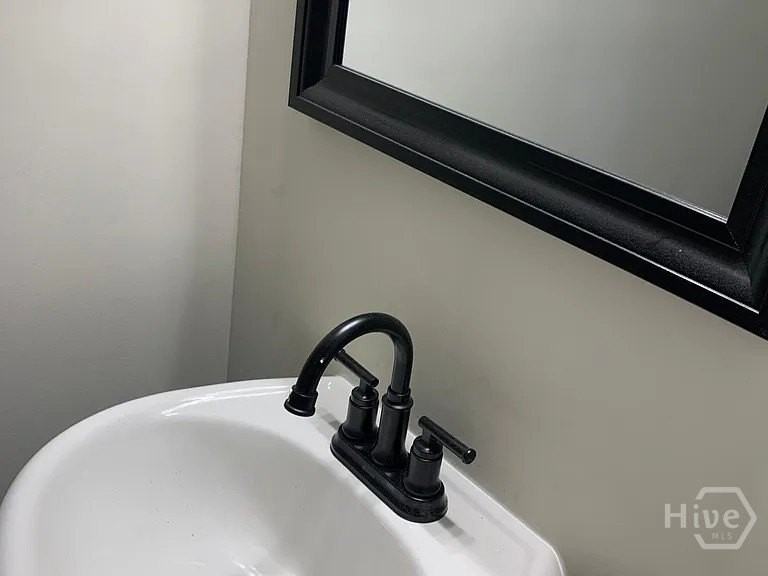 1015 Bowden St - Photo 4 of 15