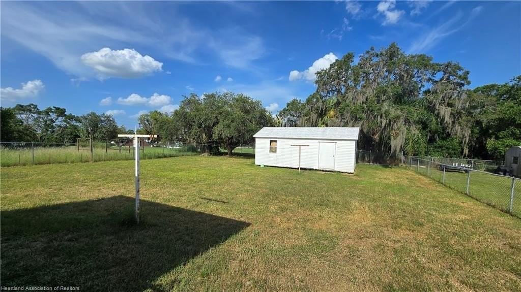 1803 Roberta Ave - Photo 4 of 15