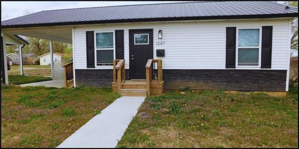 1247 N Ash St - Photo 2 of 10