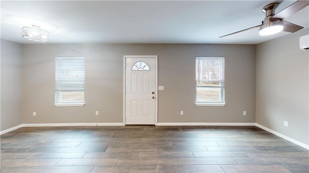 1247 N Ash St - Photo 4 of 10