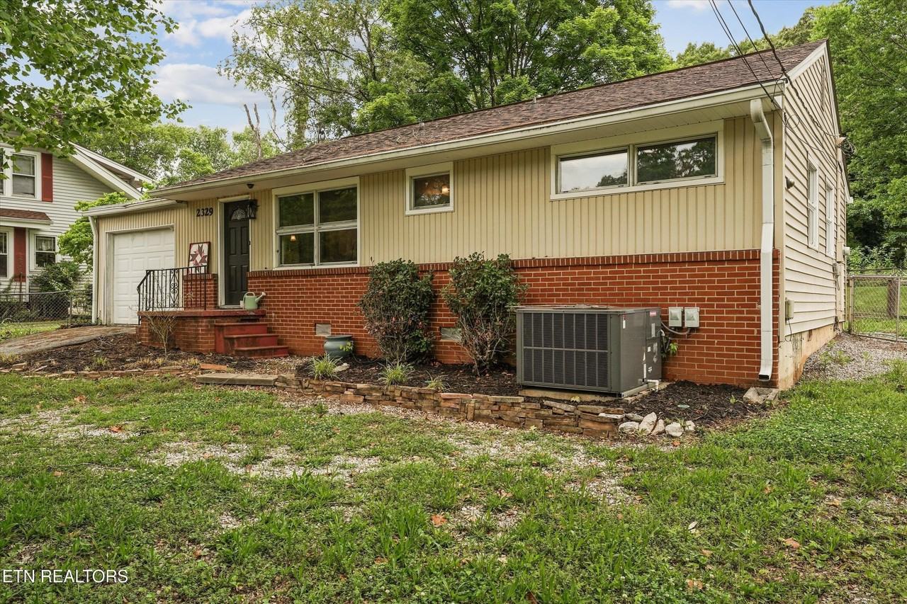 2329 Peachtree St - Photo 2 of 28