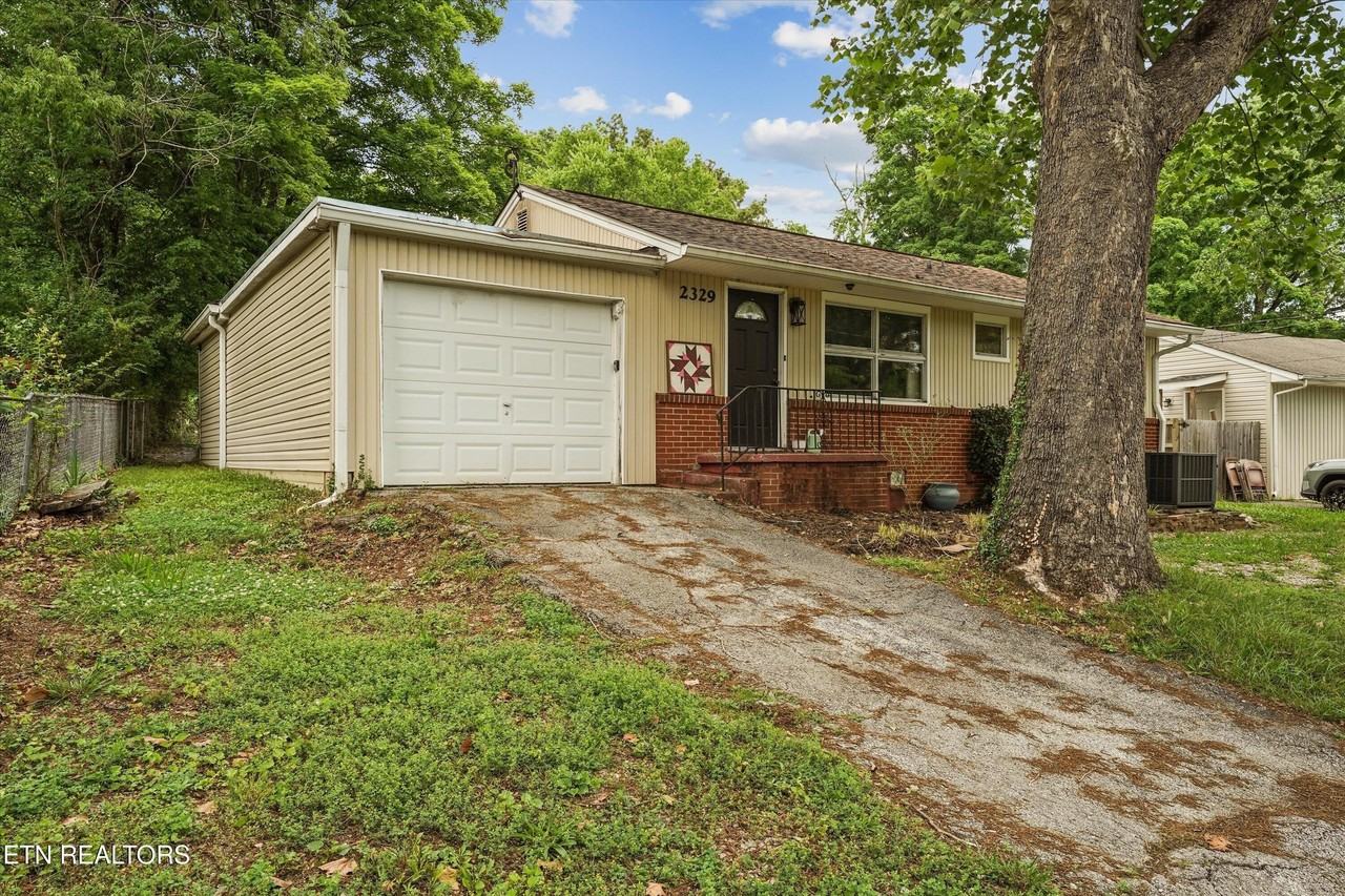 2329 Peachtree St - Photo 3 of 28