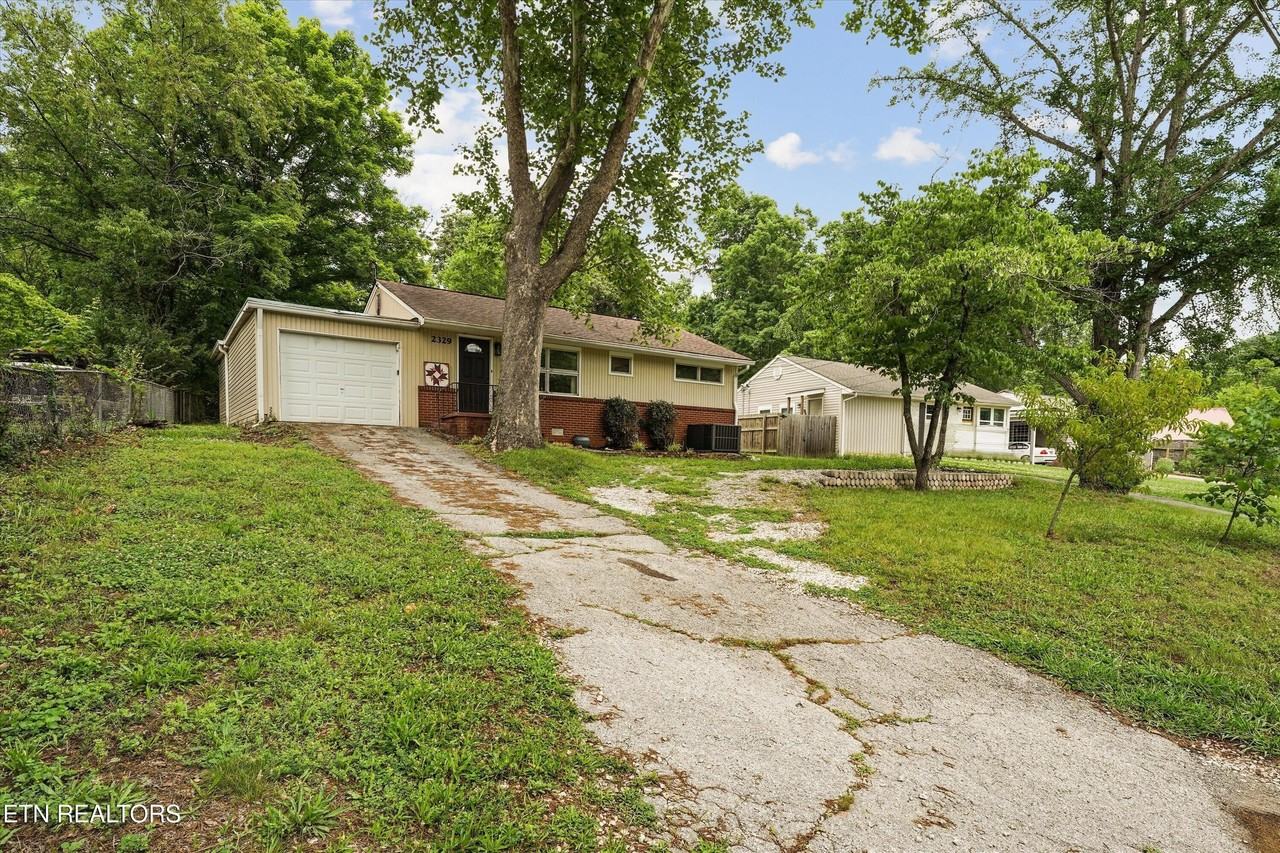 2329 Peachtree St - Photo 4 of 28