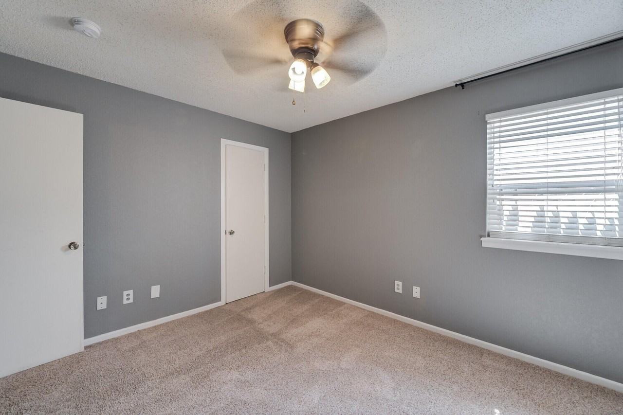 5403 12th St - Photo 5 of 42