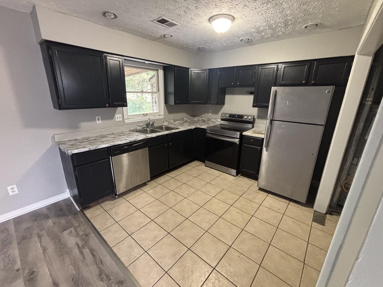 3183 Beaver Creek Dr - Photo 3 of 10