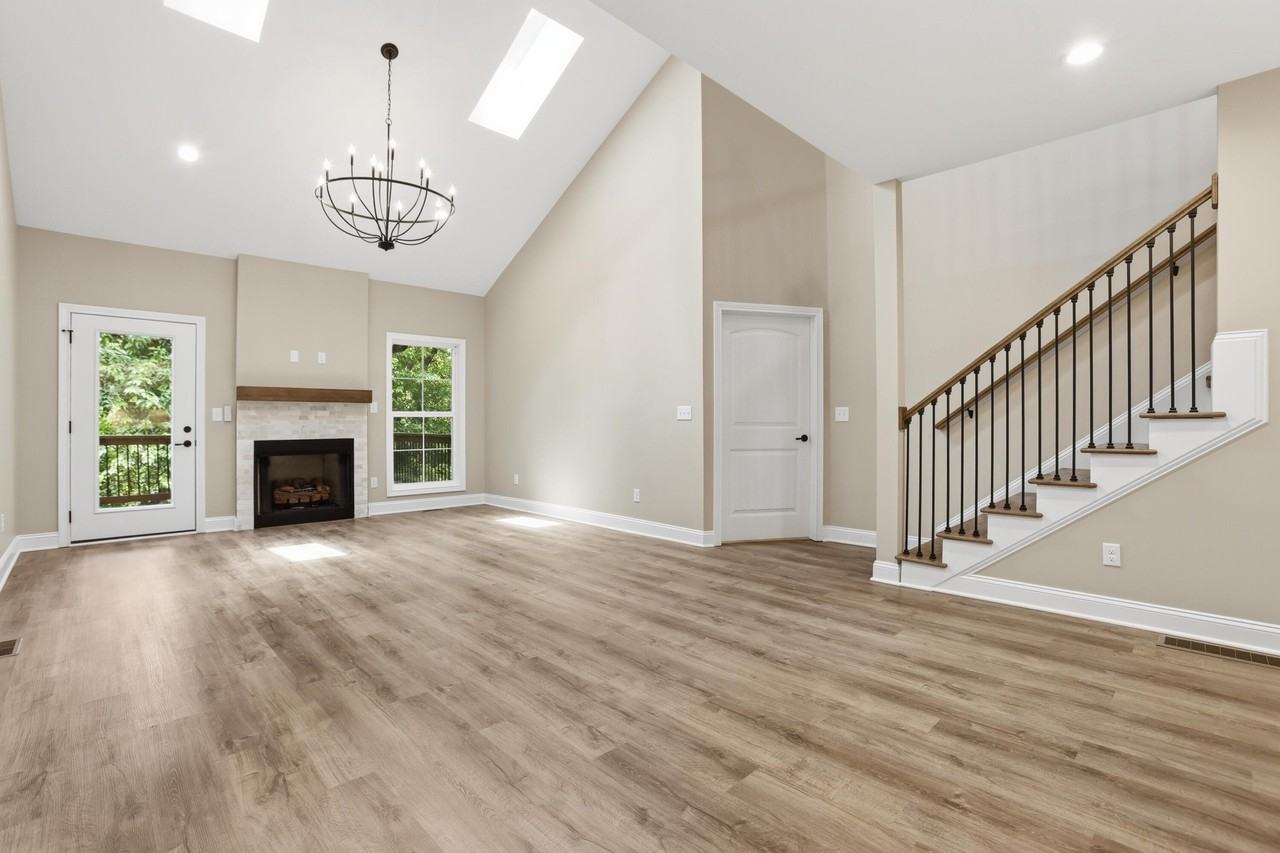238 Sugartree Ln - Photo 2 of 40